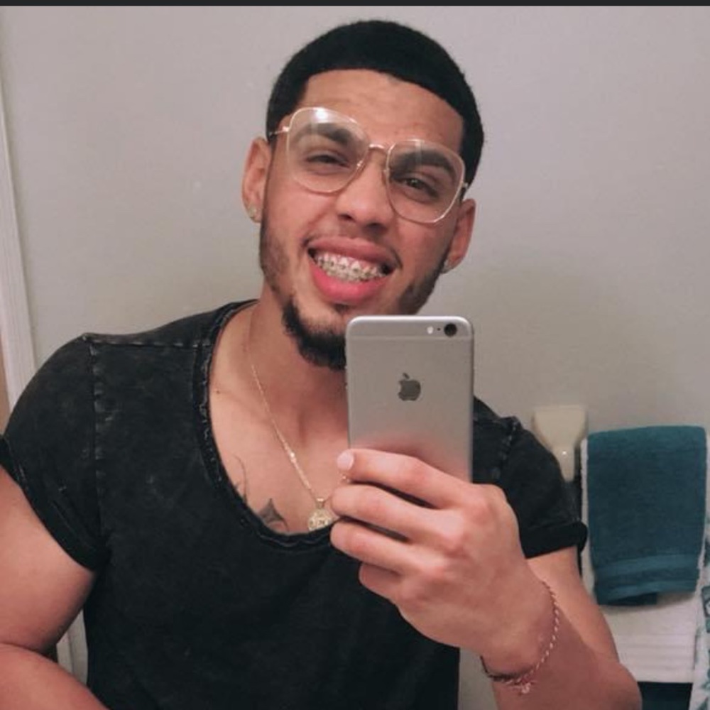 Meet your Posher, Carlos